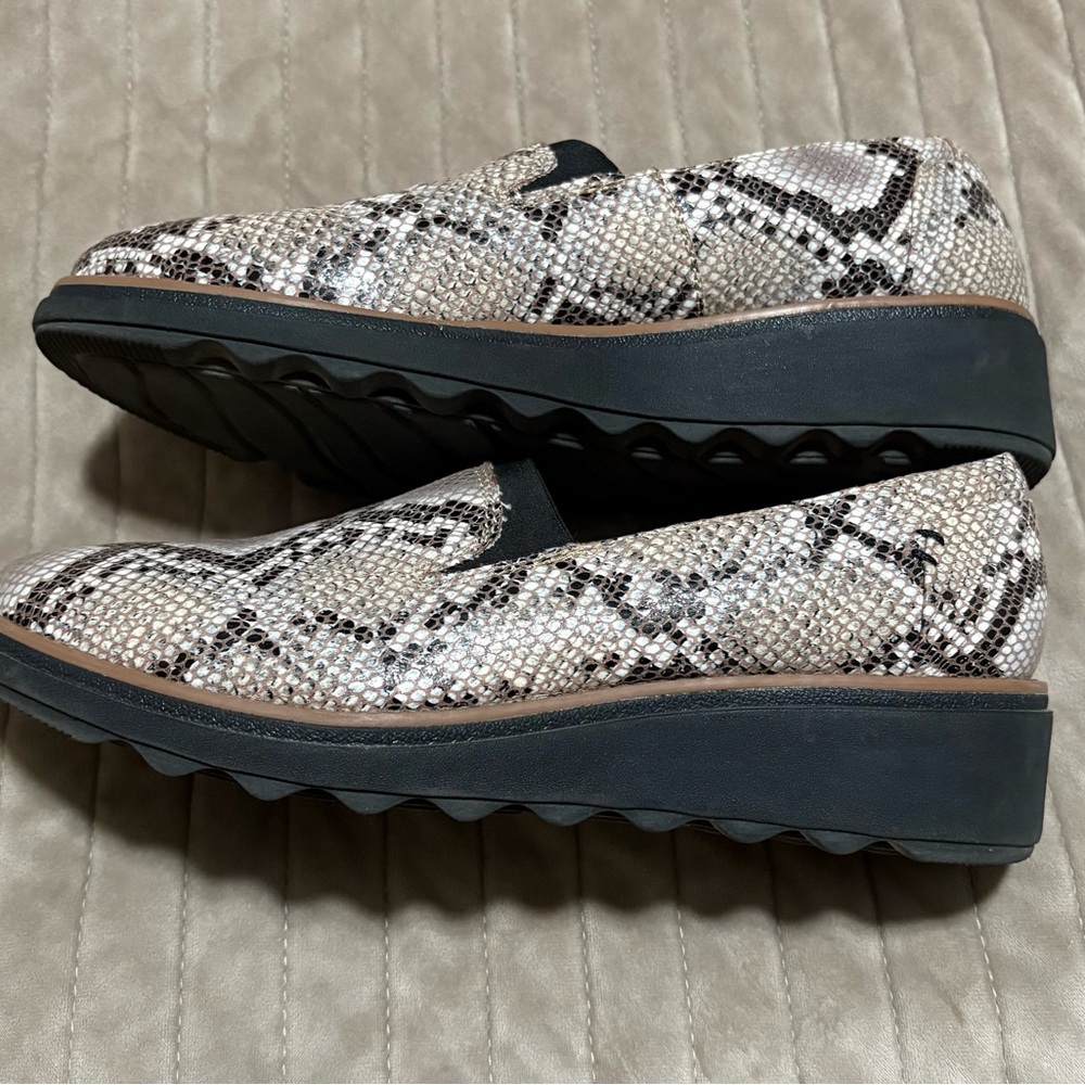 Clarks Women's Snakeskin Pattern Loafers - Picture 4 of 9